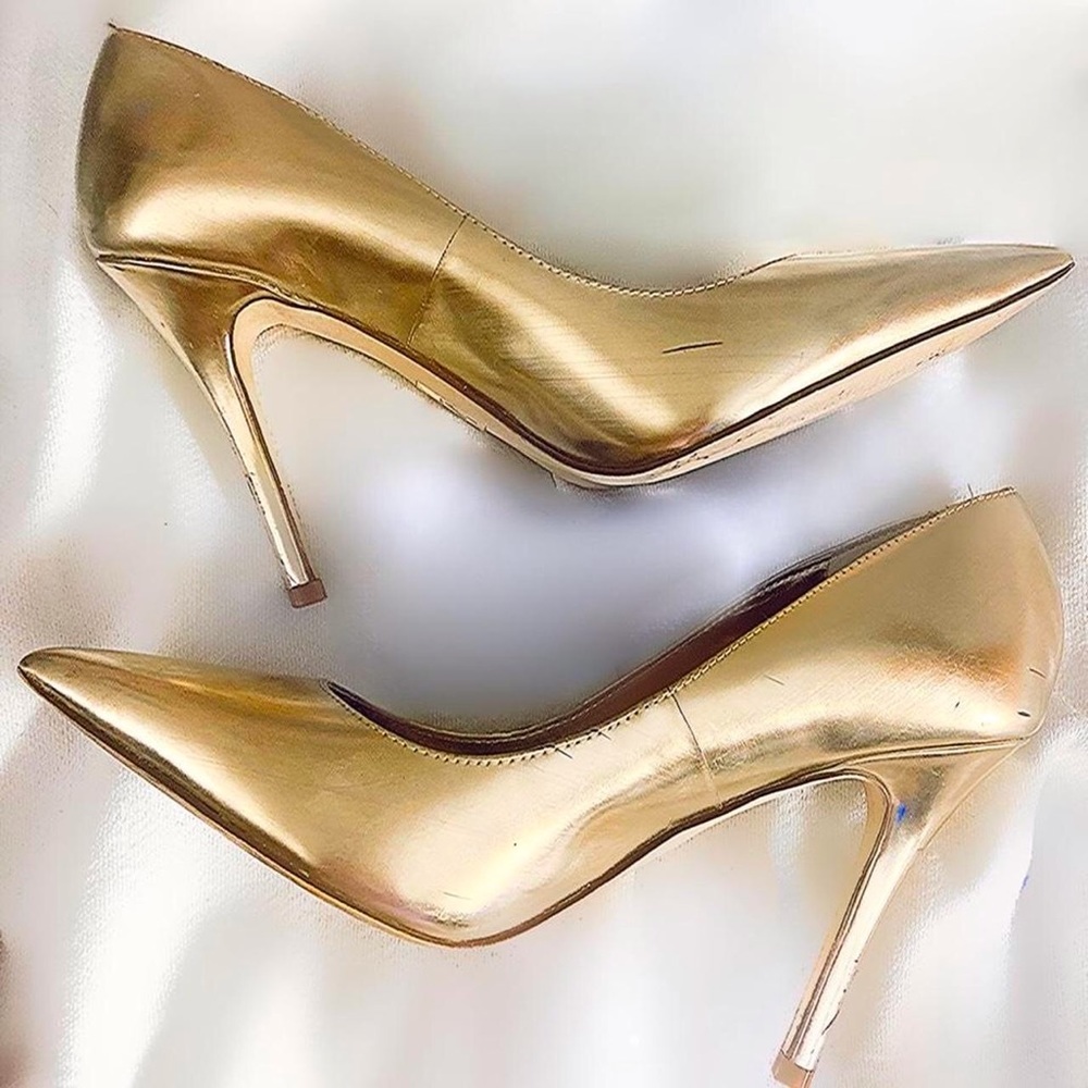 Truth or Dare Gold Pointed Toe Heels. Size 8 - Picture 1 of 9